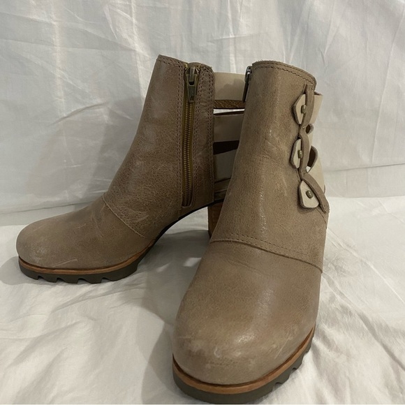 SOREL chunky heel leather Addington bootie size 36.5  in beige - Picture 5 of 9